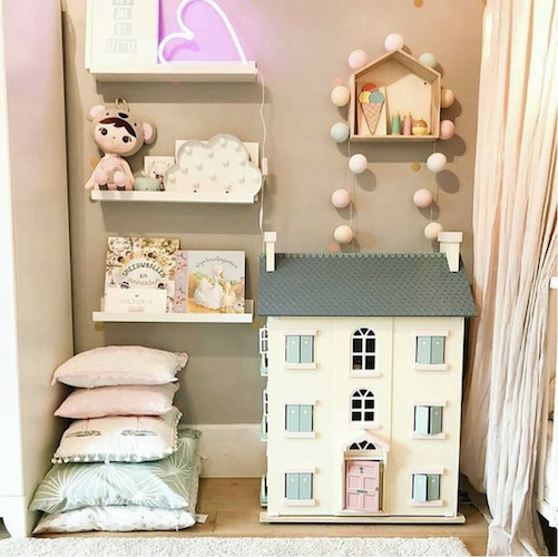 DOLLHOUSES